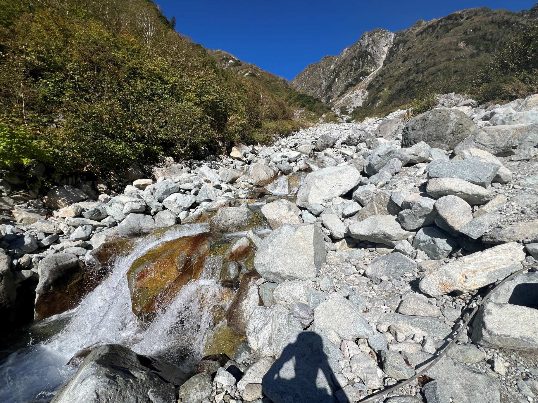 岐阜県高山市奥飛騨温泉郷神坂　秩父沢出合の滝